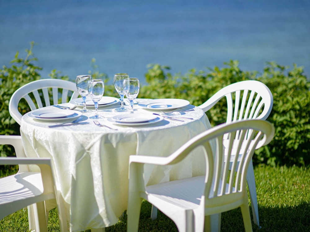 ファミリー コテージ テラス / パティオ2 | Wisteria Ocean Nakijin