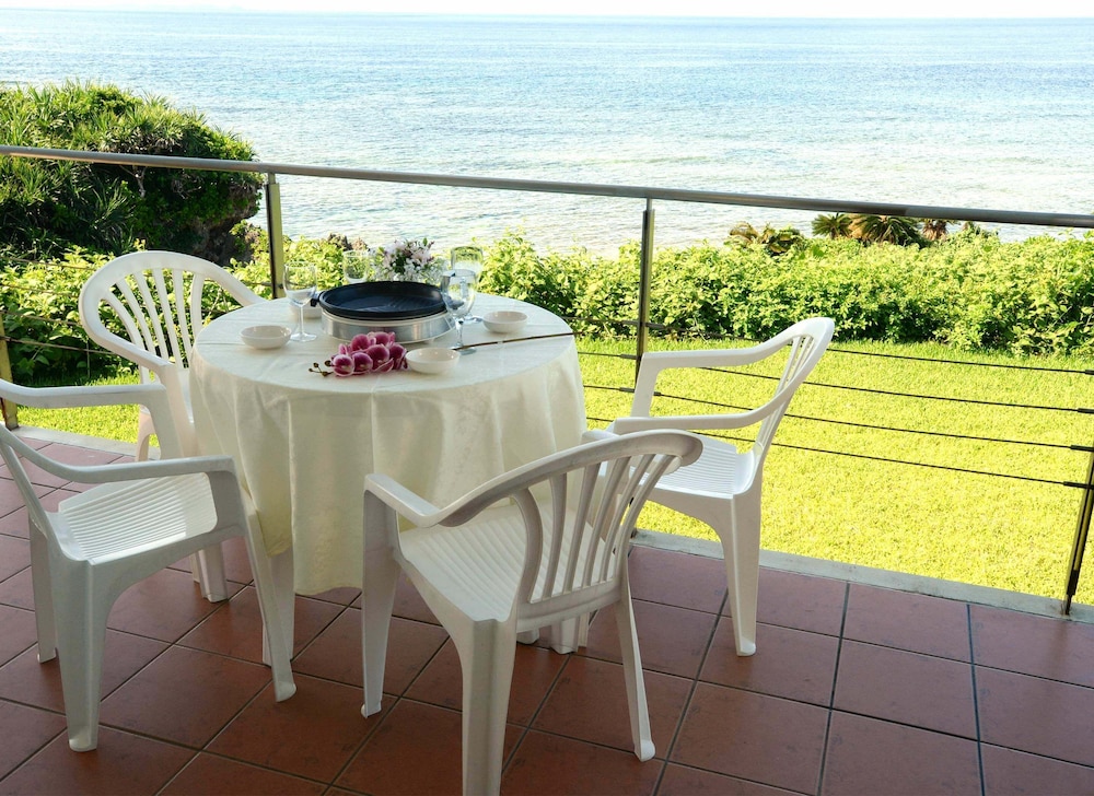 ファミリー コテージ テラス / パティオ1 | Wisteria Ocean Nakijin