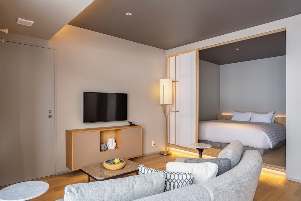 スーペリア スイート 1 ベッドルーム 禁煙 リビング エリア1 | フェニックス富良野