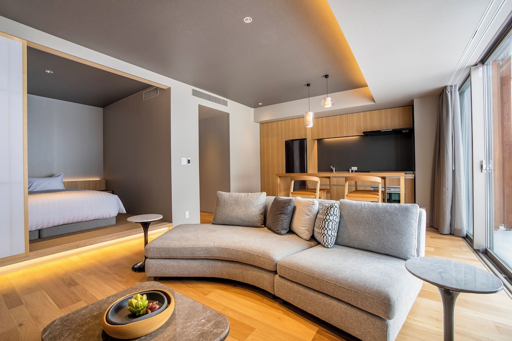 スーペリア スイート 1 ベッドルーム 禁煙 リビングルーム0 | フェニックス富良野