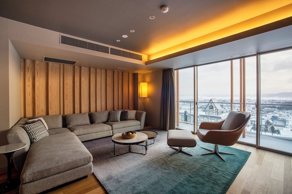 3 ベッドルーム ペントハウススイート リビング エリア4 | フェニックス富良野