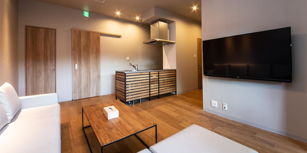 [ペット不可]ガレージコンセプトルーム リビング エリア3 | Rakuten STAY MOTEL 日光鬼怒川