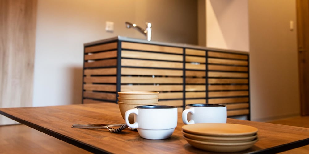 [ペット不可]ガレージコンセプトルーム リビング エリア4 | Rakuten STAY MOTEL 日光鬼怒川