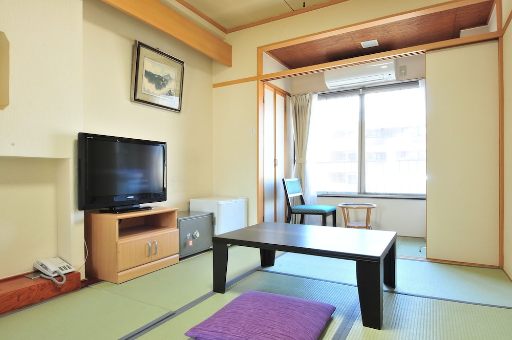 6畳和室2~3名 (バストイレなし) | KKR 諏訪湖荘