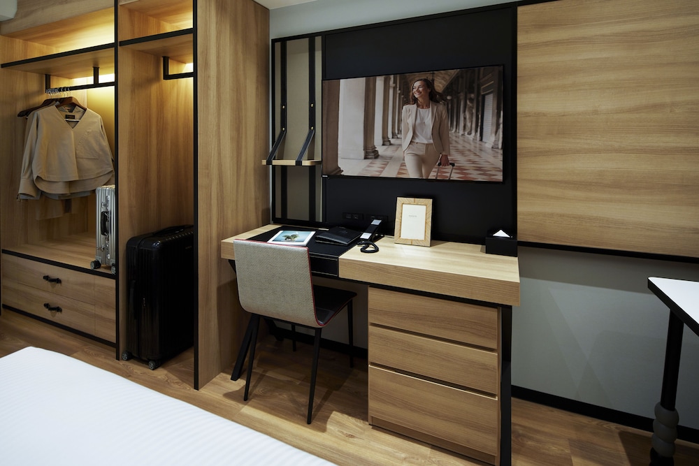 エグゼクティブ ツインルーム リビング エリア0 | シタディーンなんば大阪