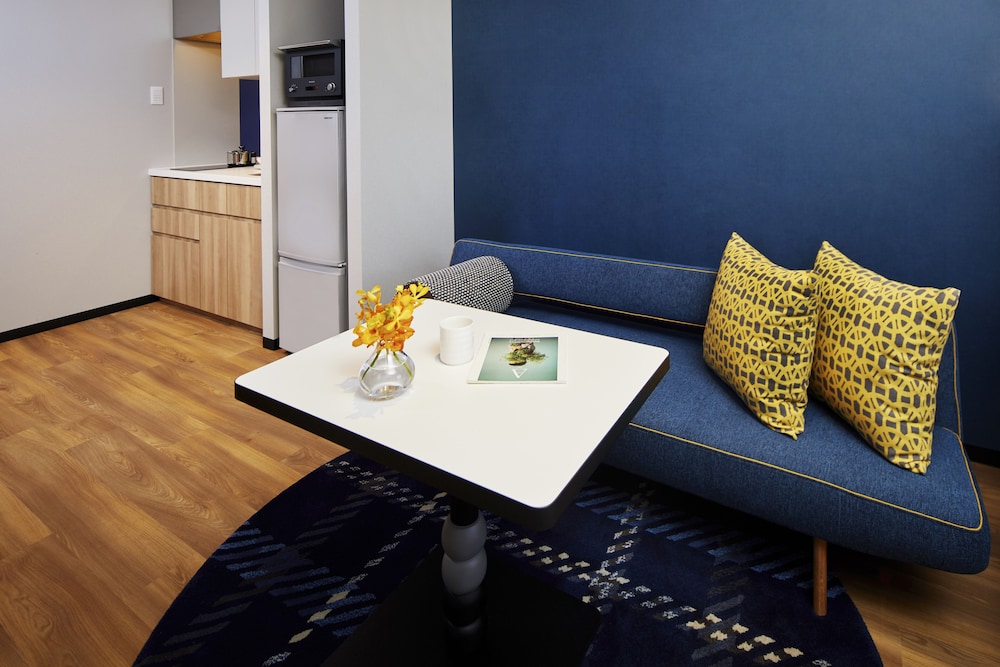 プレミア ダブルルーム リビング エリア0 | シタディーンなんば大阪