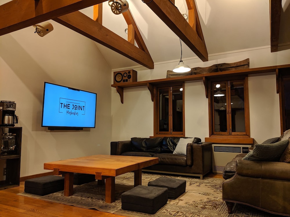 カビーハウス 共用バスルーム リビング エリア0 | THE JOINT Hakuba