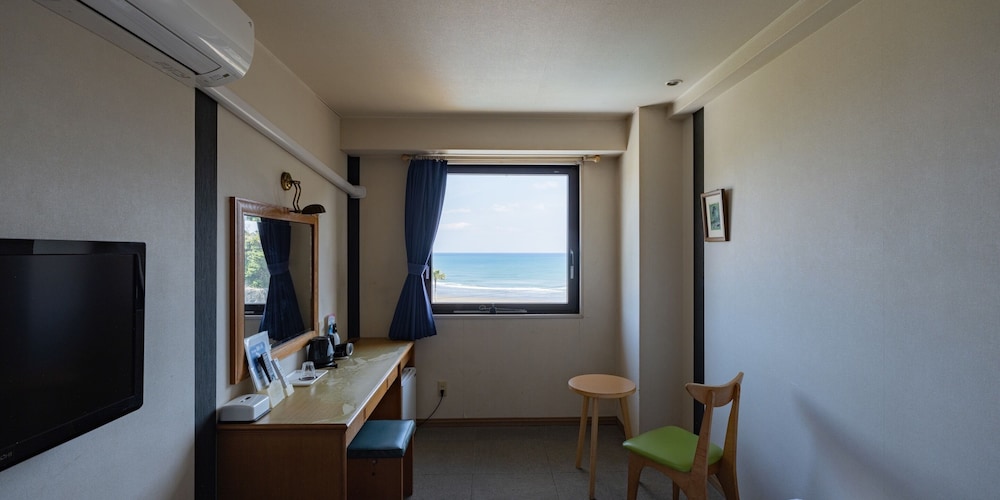エコノミー ダブルルーム 喫煙可 シービュー 客室3 | ホテルシーズン日南
