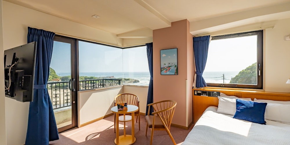 スタンダード ダブルルーム 禁煙 シービュー 客室15 | ホテルシーズン日南