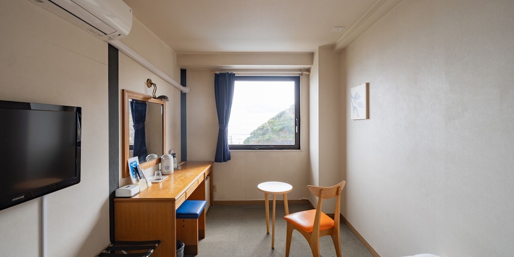 エコノミー ダブルルーム 喫煙可 シービュー 客室2 | ホテルシーズン日南