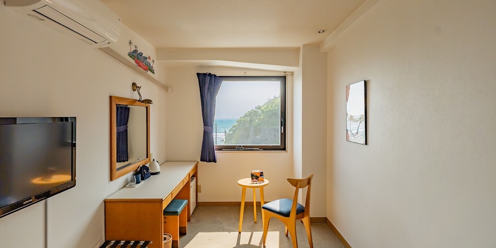 エコノミー ダブルルーム 喫煙可 シービュー 客室4 | ホテルシーズン日南