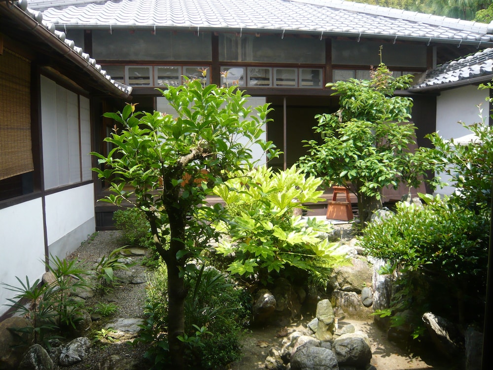 デラックス ファミリールーム ガーデン ビュー0 | 北峯山 杌庵