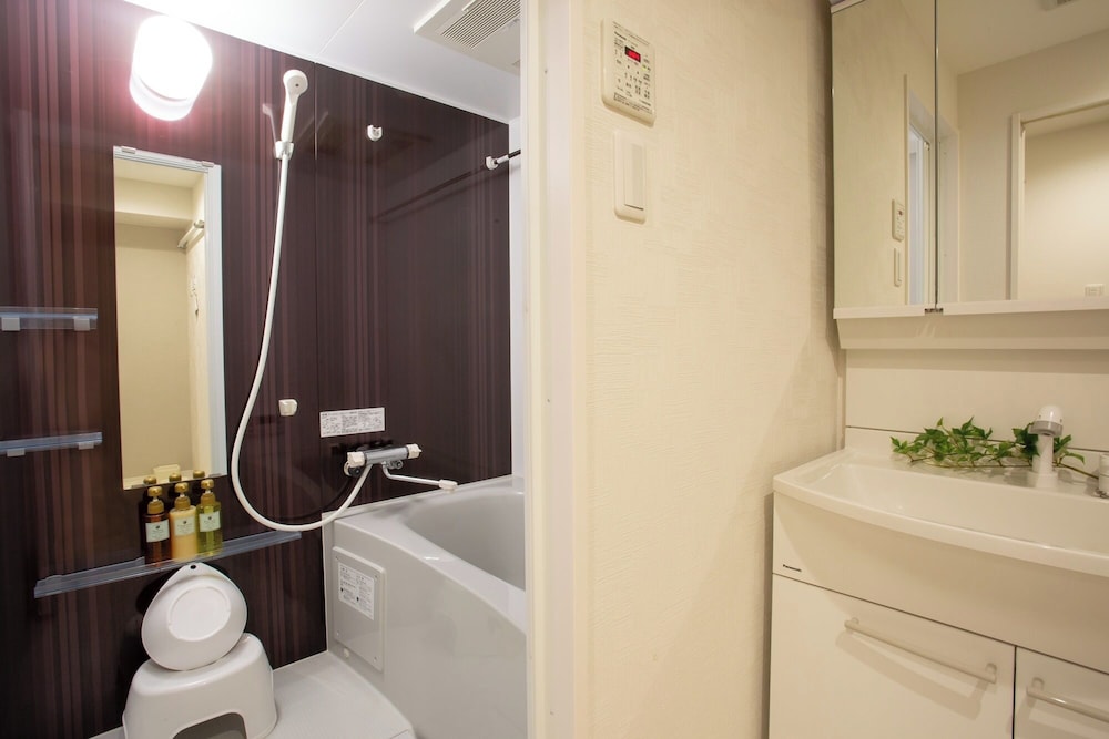 デラックスツイン Type B バスルーム1 | BONコンド 難波日本橋