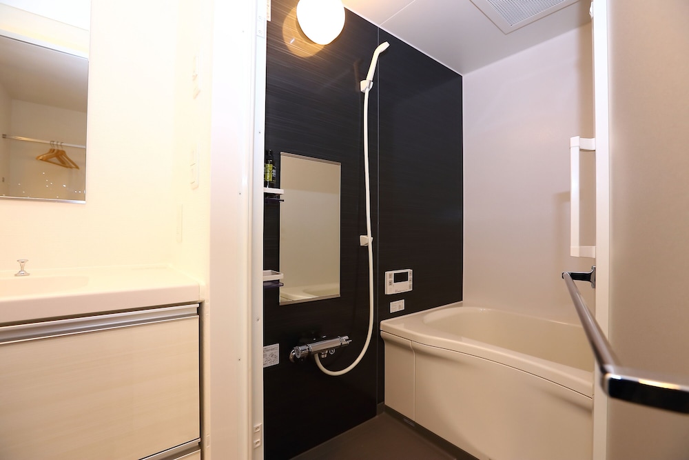 デラックス ツインルーム バスルーム1 | Marina Sunrise Osaka Bay