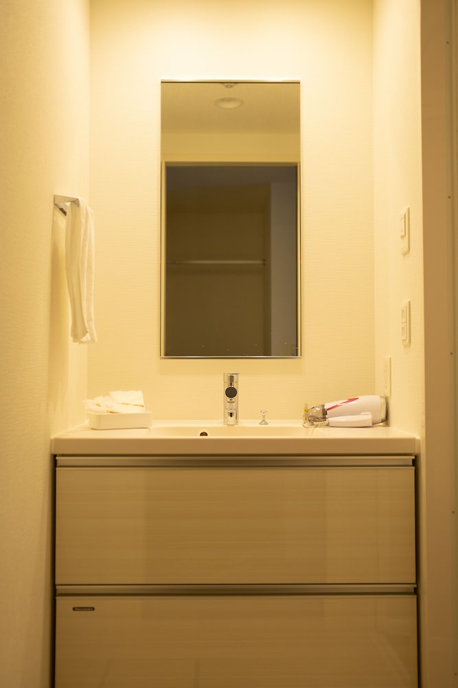 デラックス ダブルルーム バスルームのシンク1 | Marina Sunrise Osaka Bay