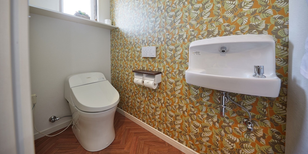 Rekibu5　デラックス ハウス 3 ベッドルーム（2階建） バスルーム1 | 古宇利 side village Rekibu