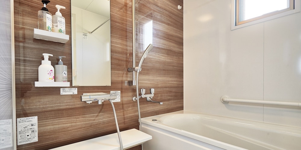 Rekibu5　デラックス ハウス 3 ベッドルーム（2階建） バスルーム3 | 古宇利 side village Rekibu