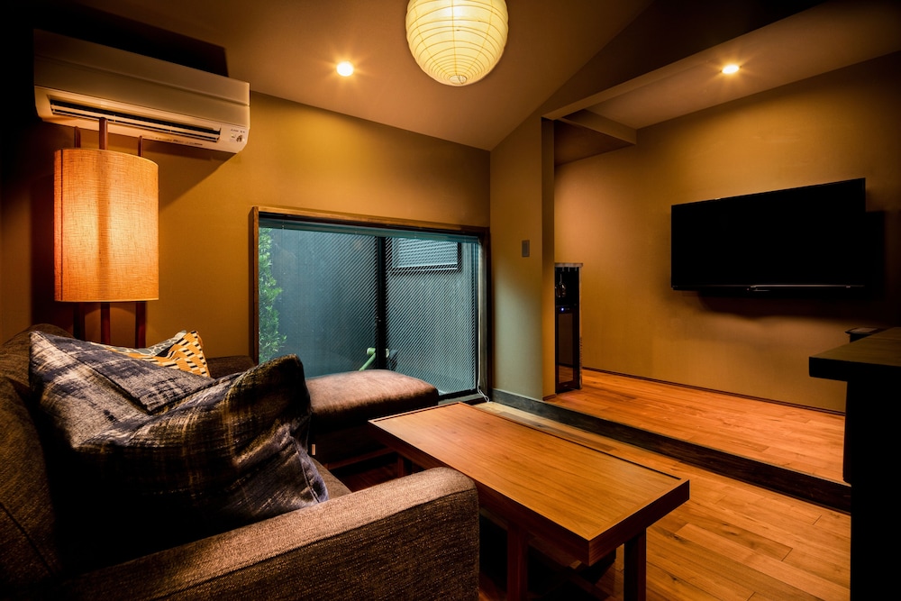 京町家一棟貸し リビング エリア3 | SKY KYOTO