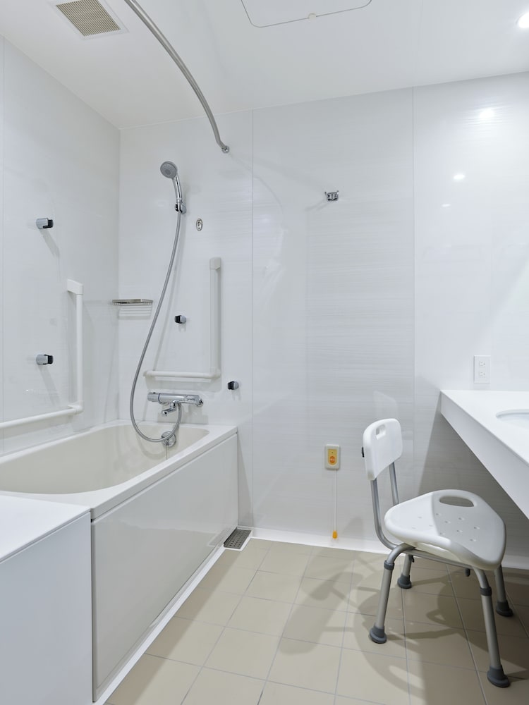 アクセシブルツイン (禁煙) バスルーム1 | 三井ガーデンホテル豊洲プレミア