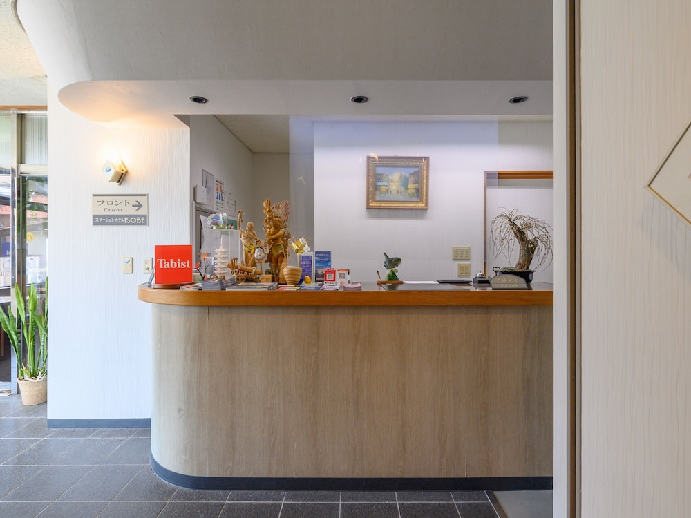 フロント1 | Tabist ステーションホテル磯部 伊勢志摩