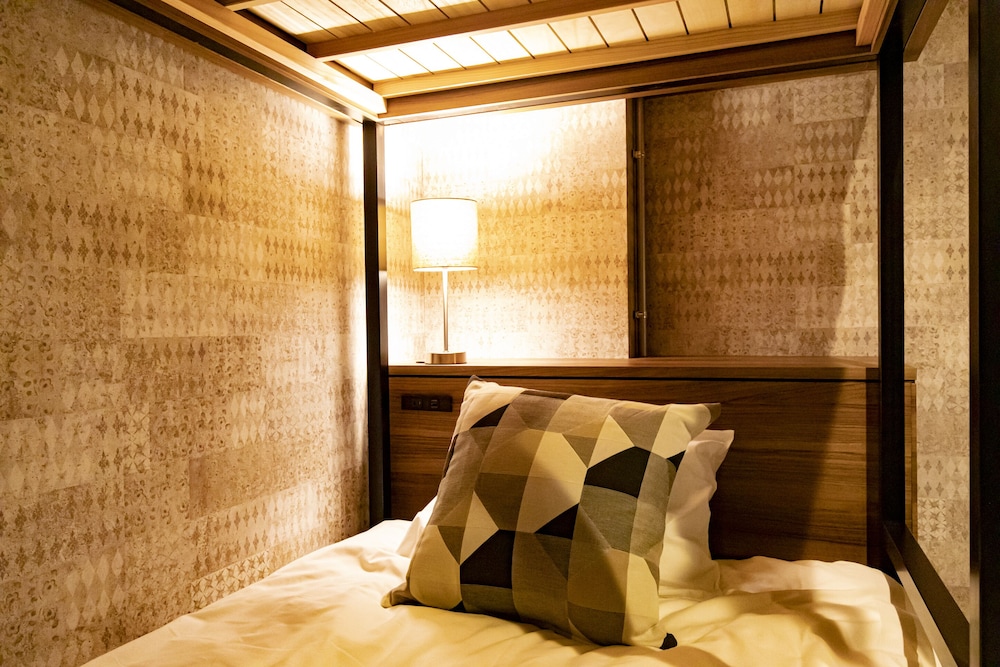 4 人部屋 (F) 客室3 | Under Railway Hotel Akihabara