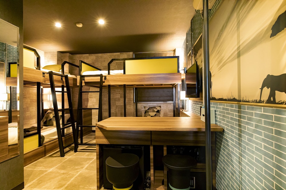 4 人部屋 (F) | Under Railway Hotel Akihabara