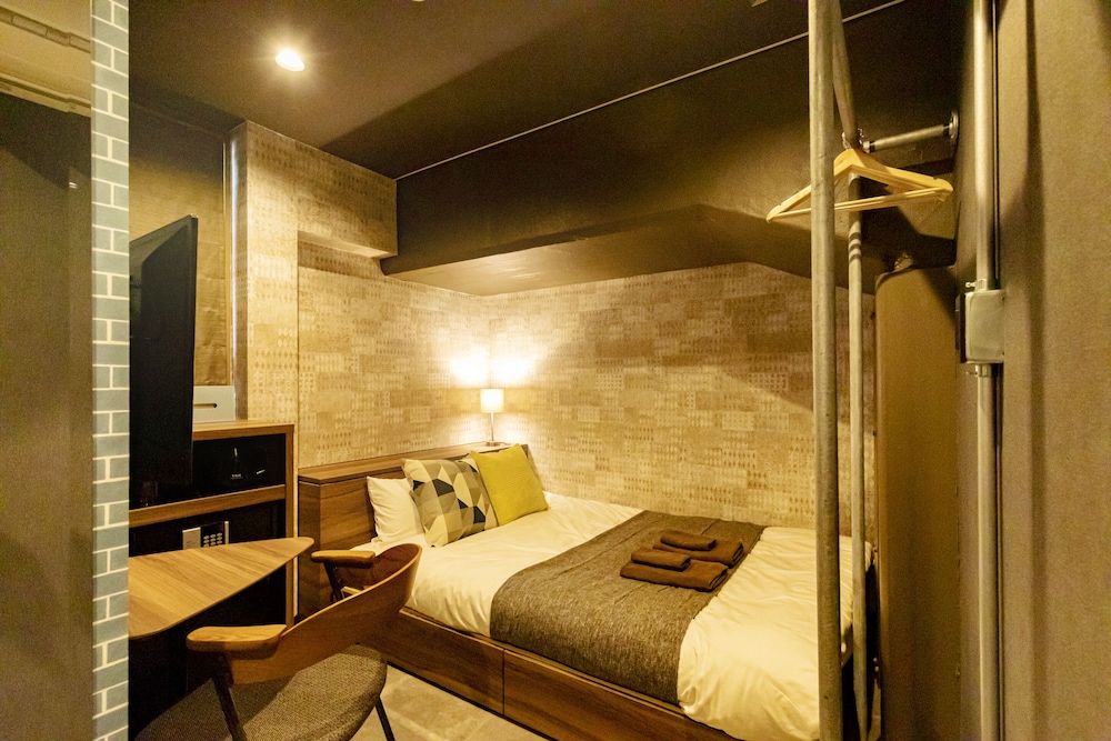 ダブルルーム (C) | Under Railway Hotel Akihabara