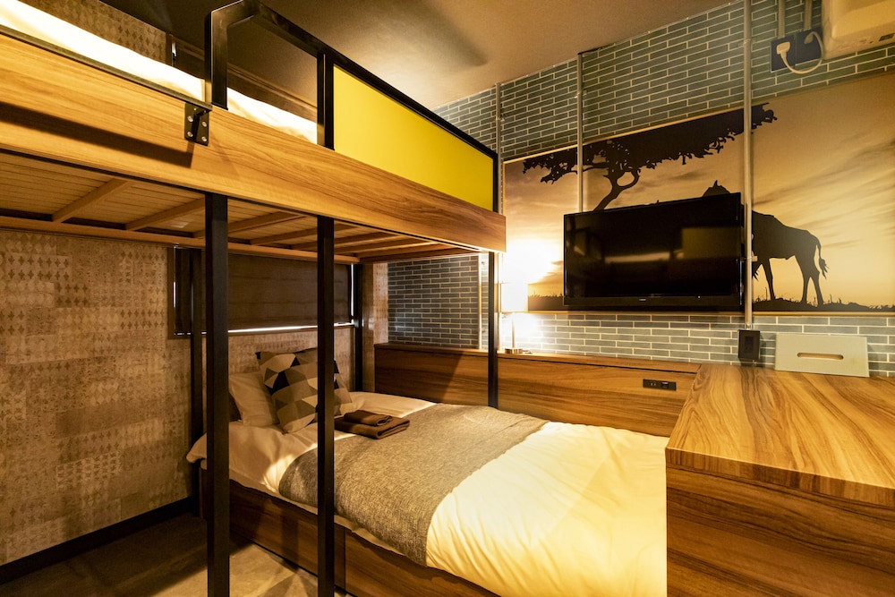 4 人部屋 (F) 客室2 | Under Railway Hotel Akihabara
