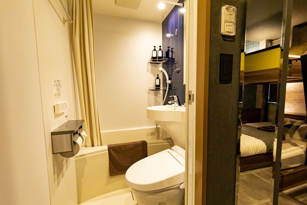 ダブルルーム (K) バスルーム0 | Under Railway Hotel Akihabara