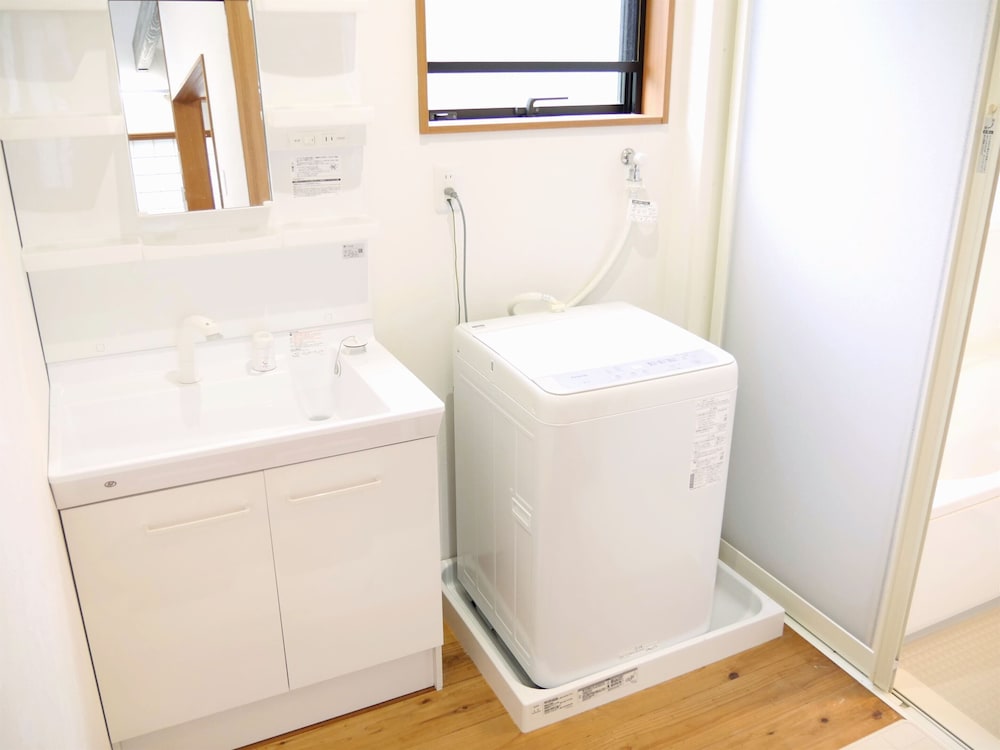 一棟貸し バスルーム2 | 島泊 愛かな