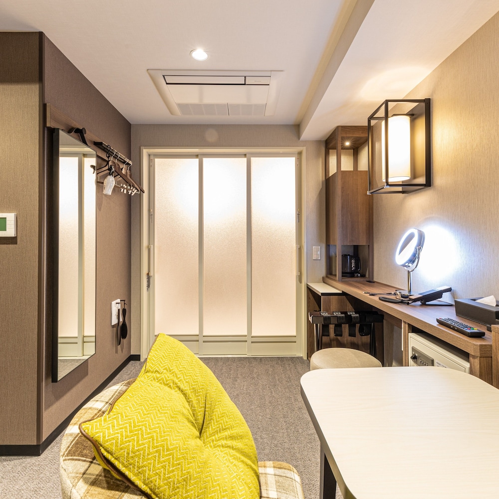 ユニバーサル ルーム 禁煙(20平米) 客室1 | 名鉄イン 新大阪駅東口