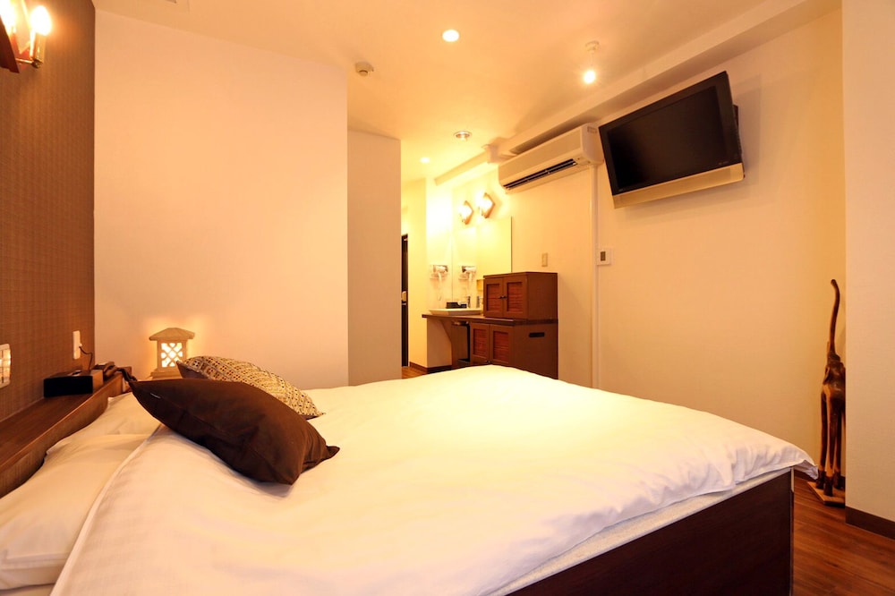 ダブルルーム 客室11 | HOTEL 3O'CLOCK TENNOJI