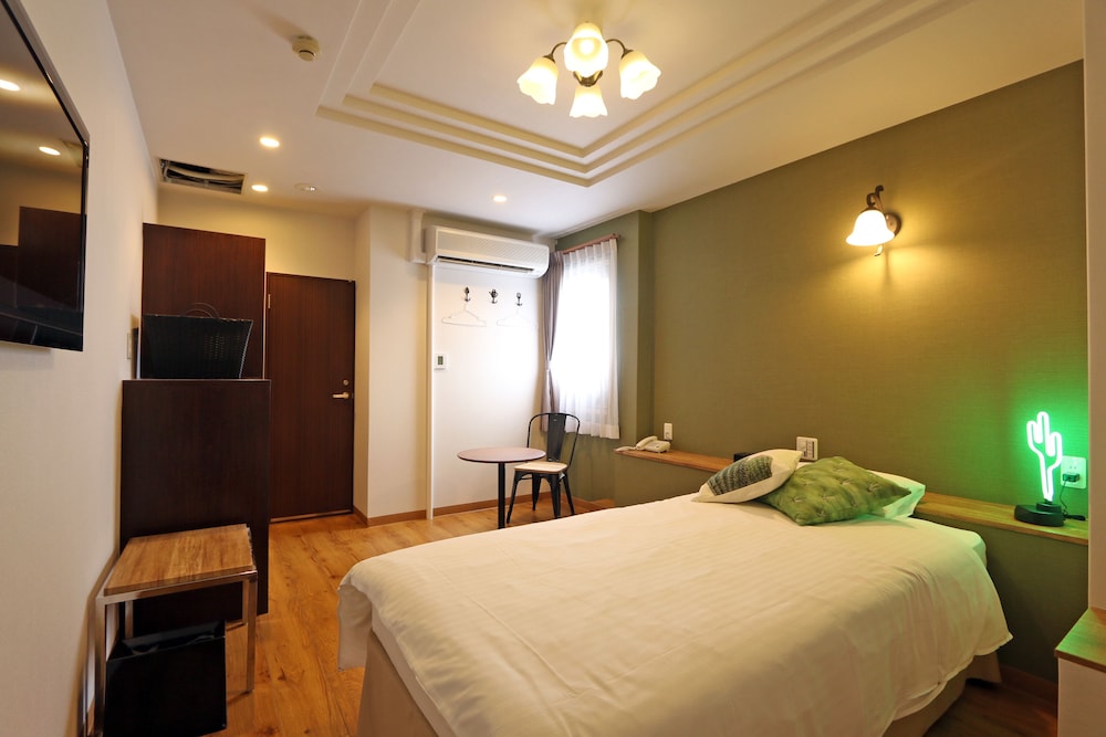 ダブルルーム 客室2 | HOTEL 3O'CLOCK TENNOJI