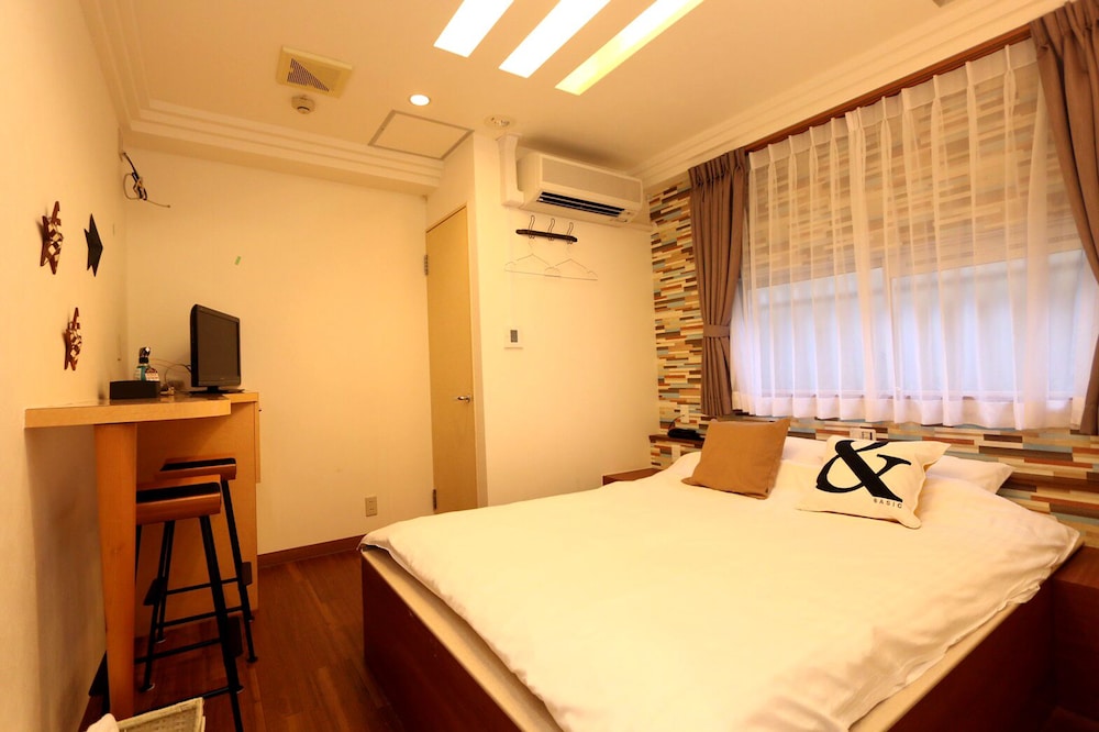 ダブルルーム 客室6 | HOTEL 3O'CLOCK TENNOJI