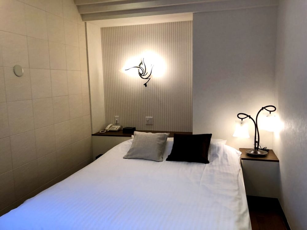 ダブルルーム 客室1 | HOTEL 3O'CLOCK TENNOJI