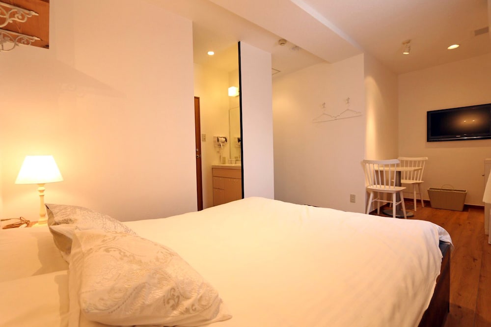 ダブルルーム 客室15 | HOTEL 3O'CLOCK TENNOJI