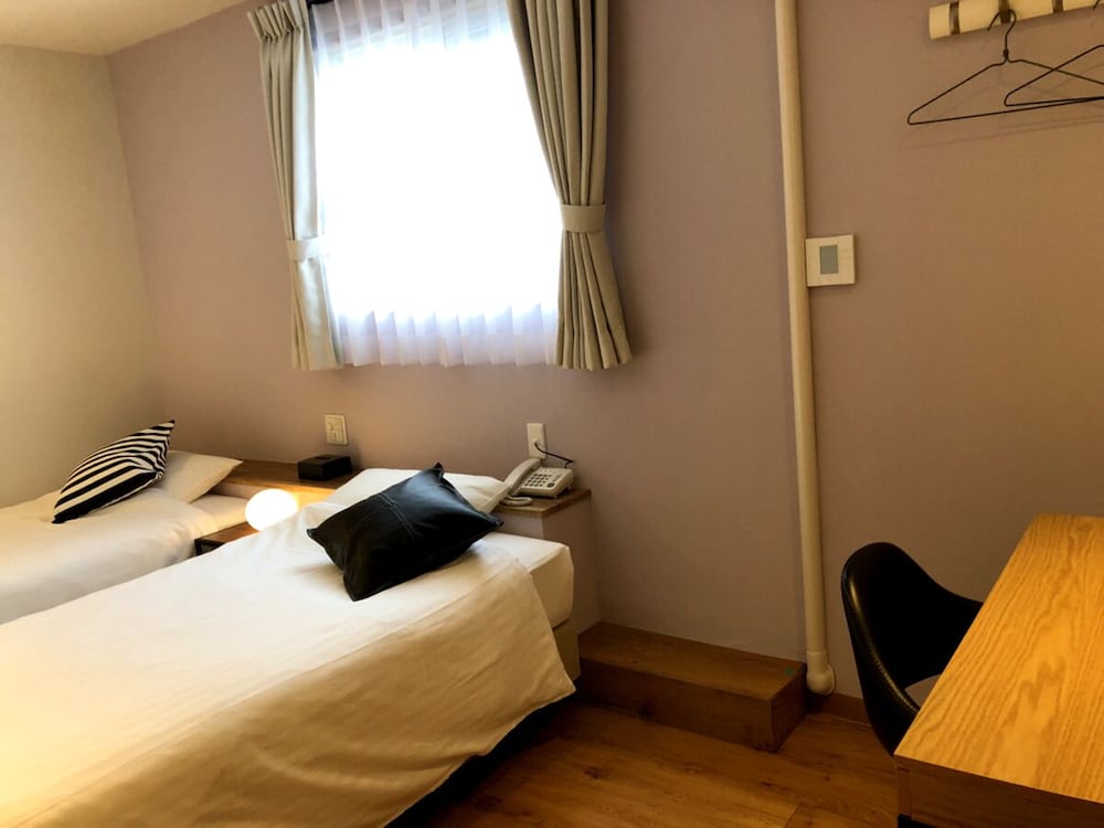 ツインルーム 客室1 | HOTEL 3O'CLOCK TENNOJI