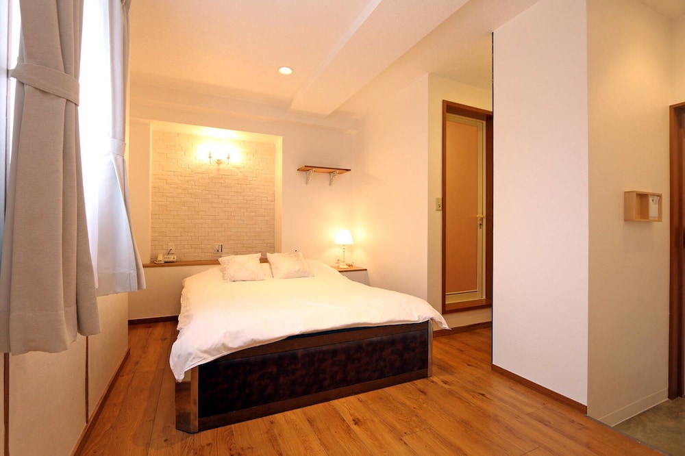 ダブルルーム 客室14 | HOTEL 3O'CLOCK TENNOJI