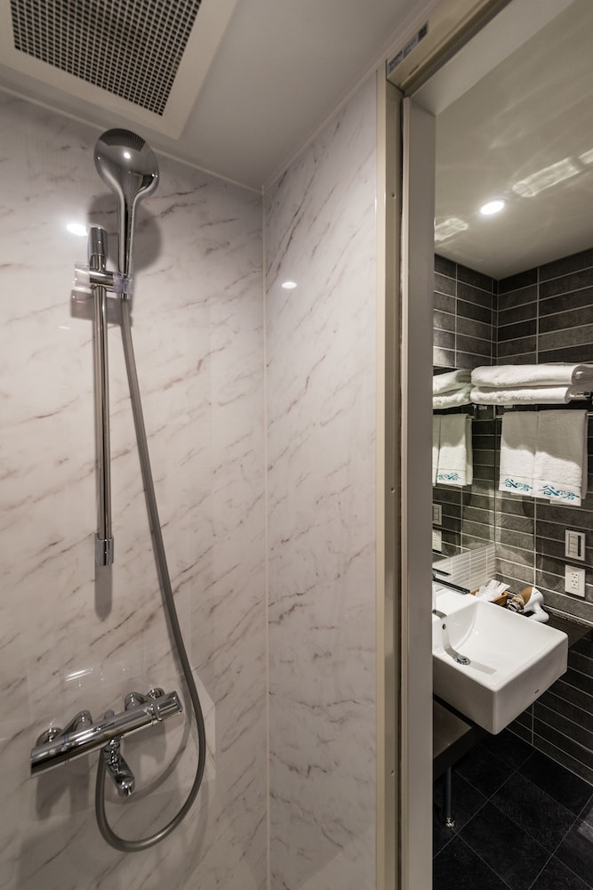 スタンダード ツインルーム バスルーム0 | 谷町君 ホテルひとめぼれ