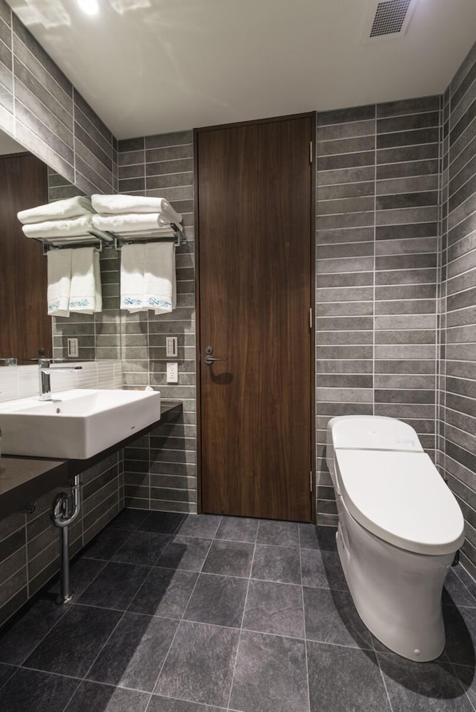 スタンダードクイーンルーム バスルーム1 | 谷町君 ホテルひとめぼれ