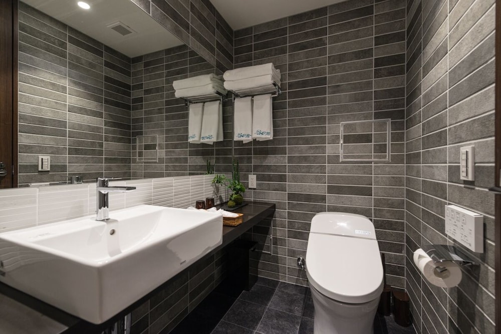 スタンダード ツインルーム バスルーム1 | 谷町君 ホテルひとめぼれ