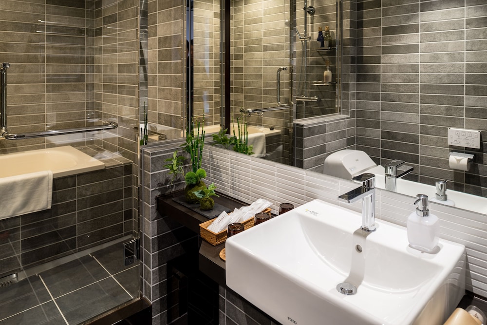 スーペリア ツインルーム バスルーム1 | 谷町君 ホテルひとめぼれ