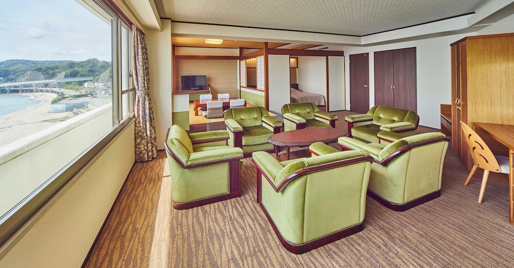 特別室(約70平米和洋室) 喫煙可 客室2 | 三日月シーパークホテル勝浦