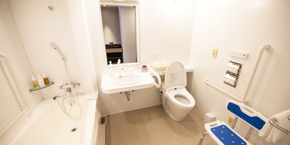 ダブルルーム バリアフリー バスルーム0 | 川越東武ホテル