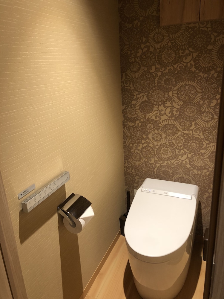 ツインルーム シティビュー バスルーム1 | Stay SAKURA Tokyo 浅草 横綱 Hotel