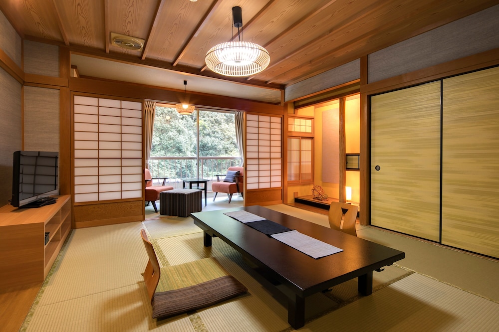 客室1 | 花の里温泉 山水館