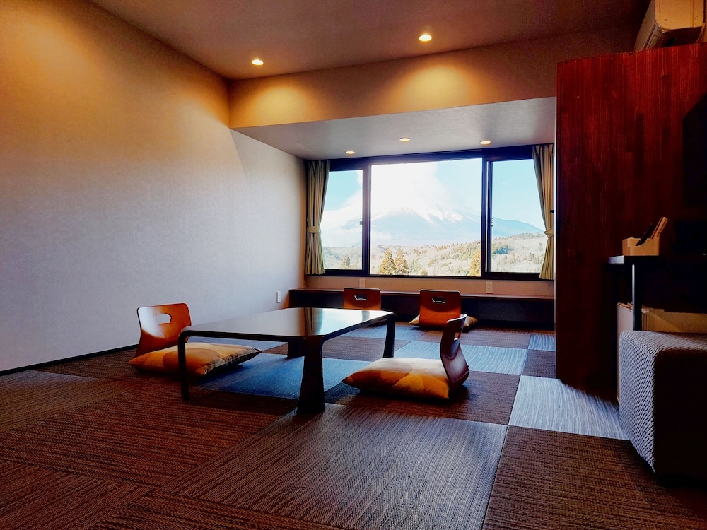 和室12畳 トイレ/シャワールーム付 (禁煙 マウンテンビュー) 客室1 | 鹿鳴館ヒルズ