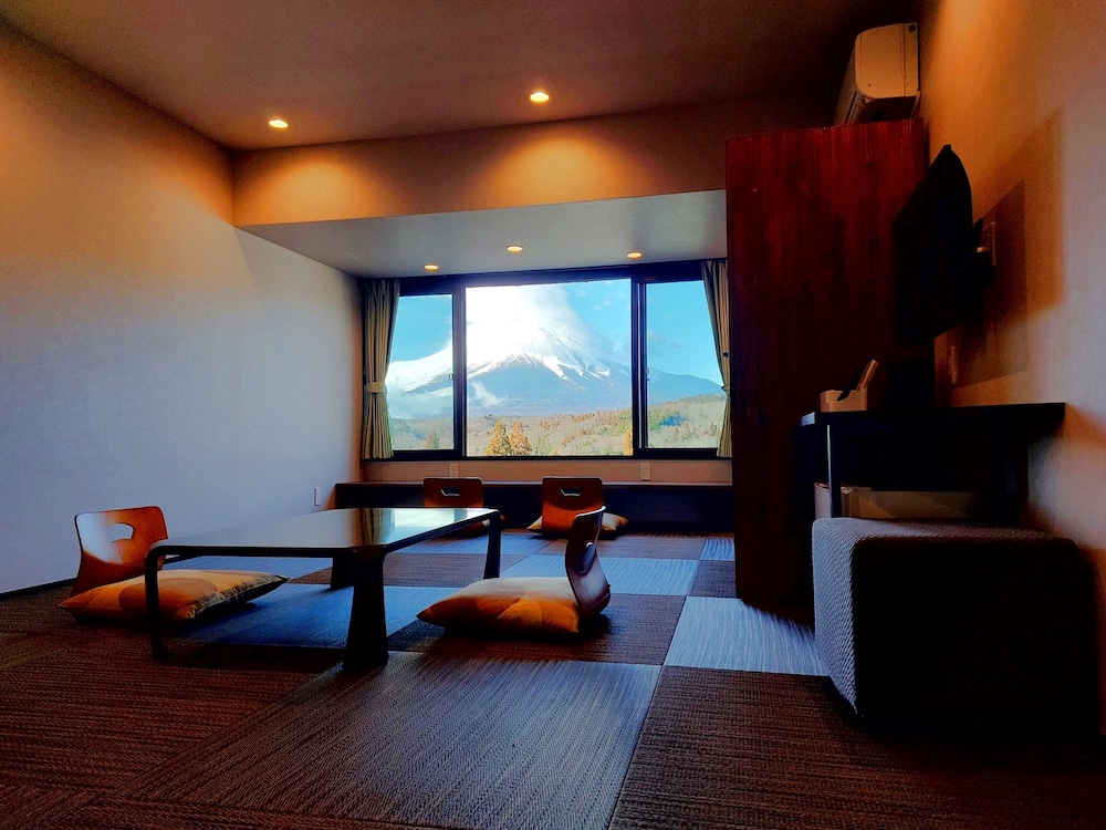 和室12畳 トイレ/シャワールーム付 (禁煙 マウンテンビュー) | 鹿鳴館ヒルズ