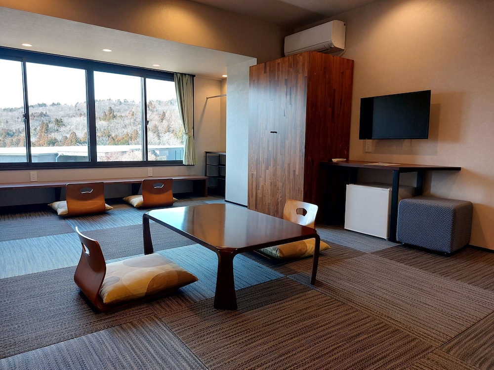 和室12畳 トイレ/シャワールーム付 (禁煙 マウンテンビュー) 客室2 | 鹿鳴館ヒルズ