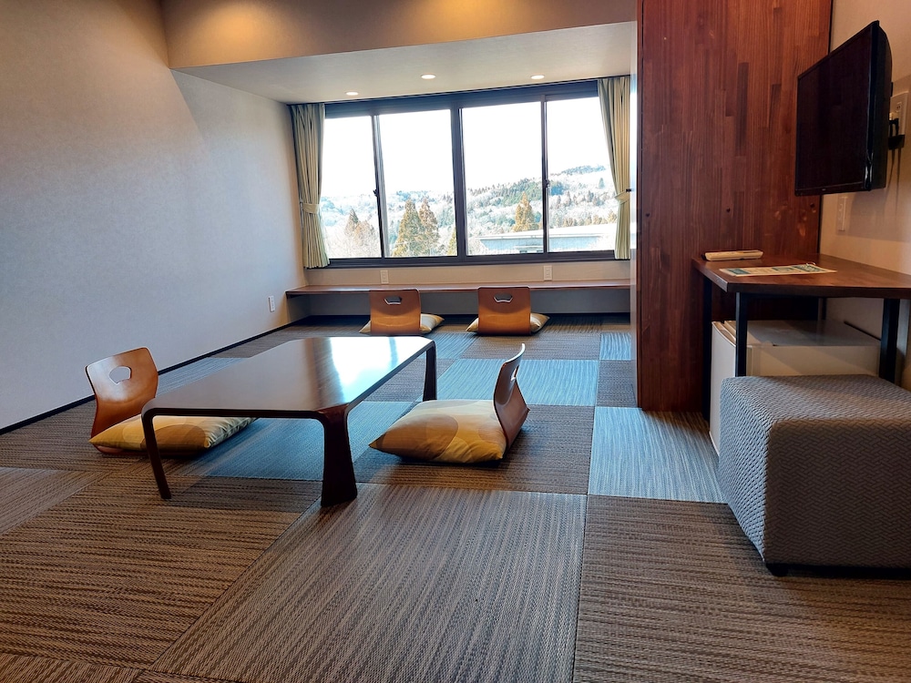 和室12畳 トイレ/シャワールーム付 (禁煙 マウンテンビュー) 客室3 | 鹿鳴館ヒルズ